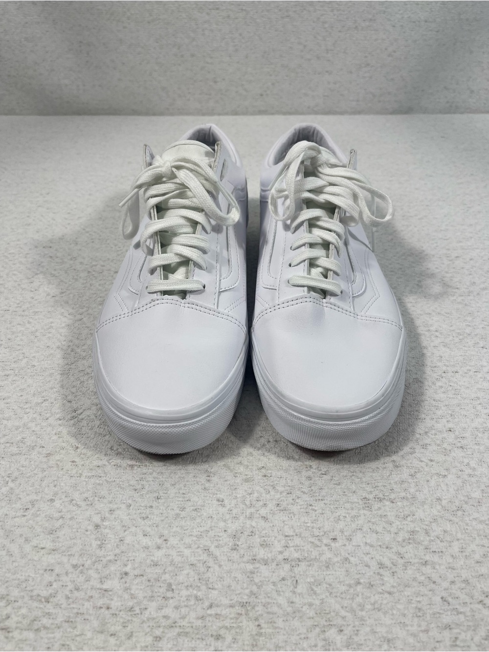 VANS Men’s White Low Top Lace Up Sneakers, Solid Round Toe, Size 12. New.SKU#516